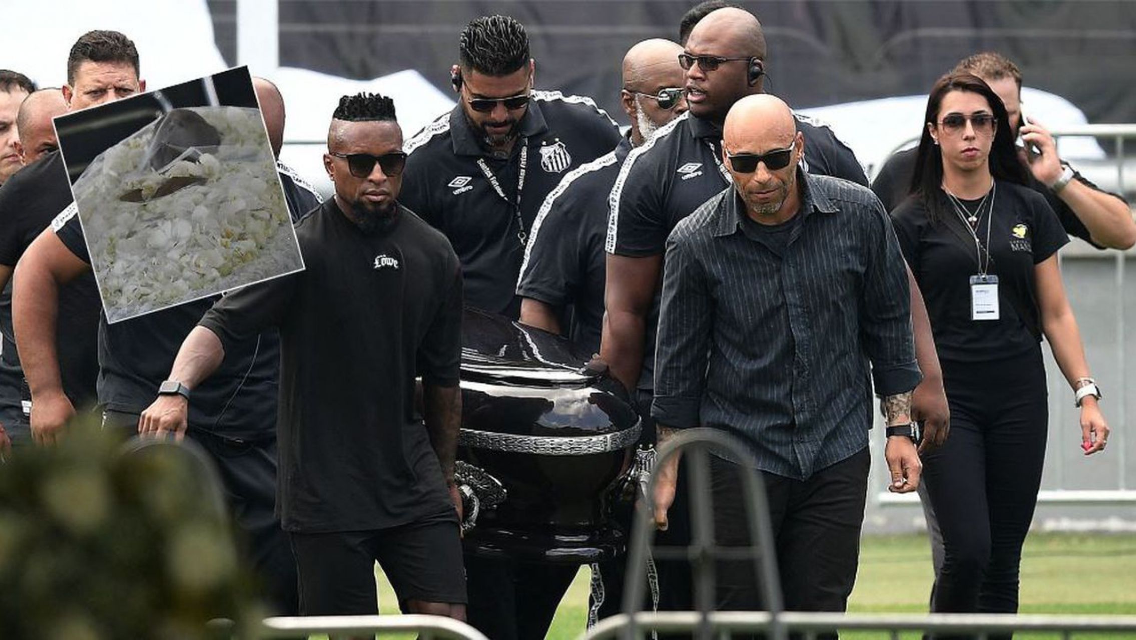 El último adiós a Pelé: una multitud despide al astro brasileño en el estadio del Santos